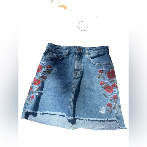 Zara Basic Denim Floral Embroidered Raw Hem Distressed Mini Skirt Size XS Fairy - Picture 6 of 6